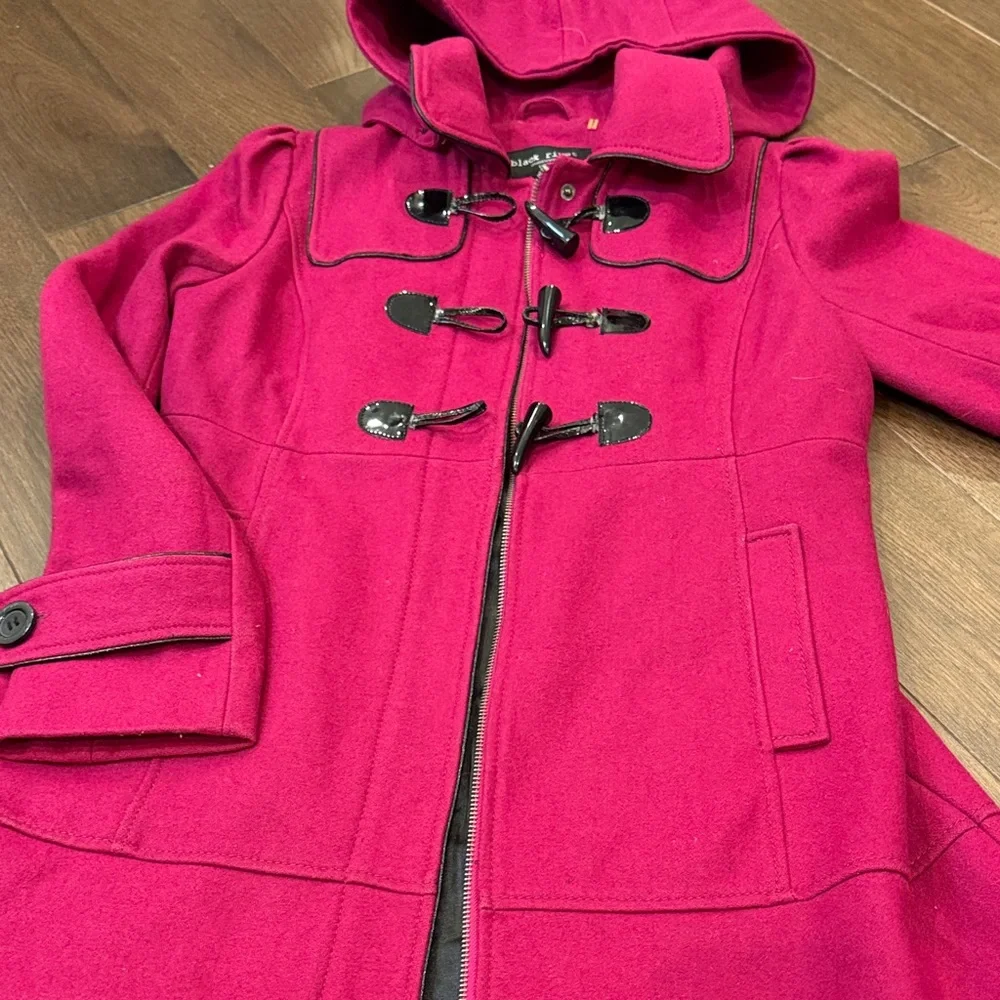 Black Rivet Fuchsia Hooded Toggle Coat Size Medium - C20-003